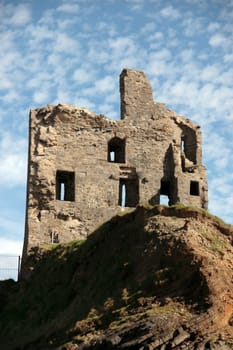 ballybunion castle on the rocks in the west coast of ireland