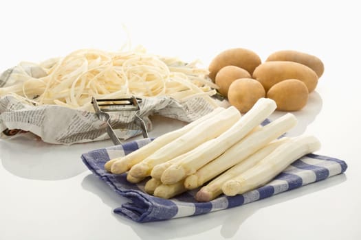 white asparagus with potato