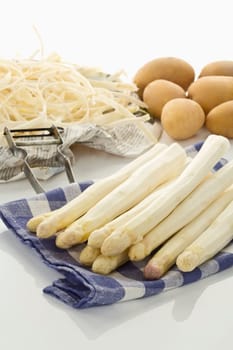 white asparagus with potato
