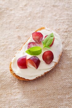 Sliced French toast with cream and berry fruits