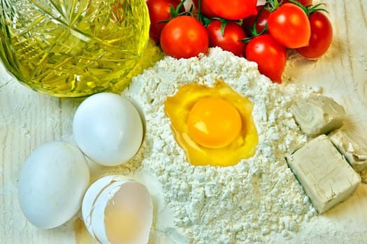 Ingredients for the preparation of pasta or pizza.