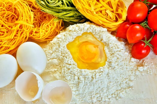 Ingredients for the preparation of pasta or pizza.