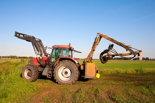 Tractor with water pump in a Dutch polder