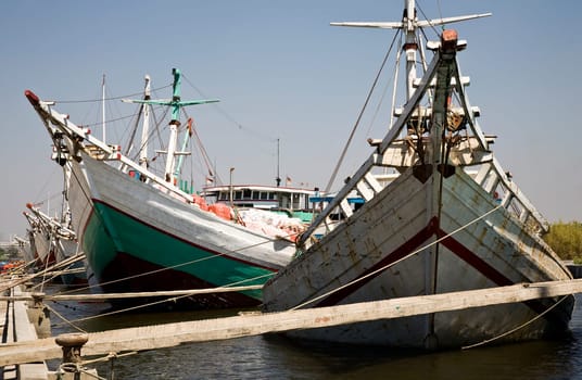 Makassar schooners (pinisi) in Sunda Kelapa