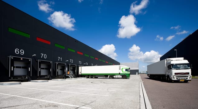 Loading bay for loading and unloading trucks