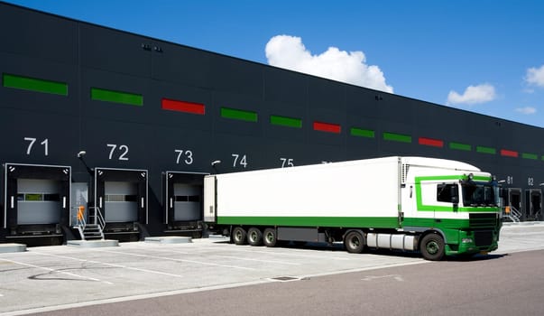 Loading bay for loading and unloading trucks