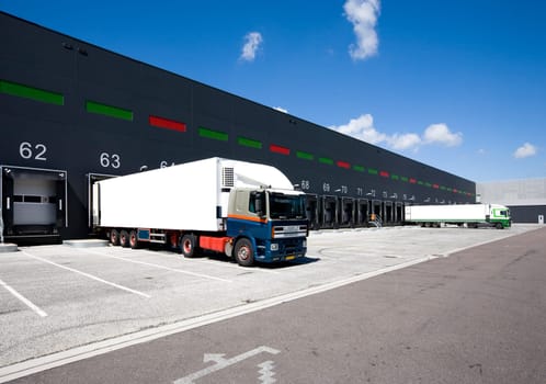 Loading bay for loading and unloading trucks