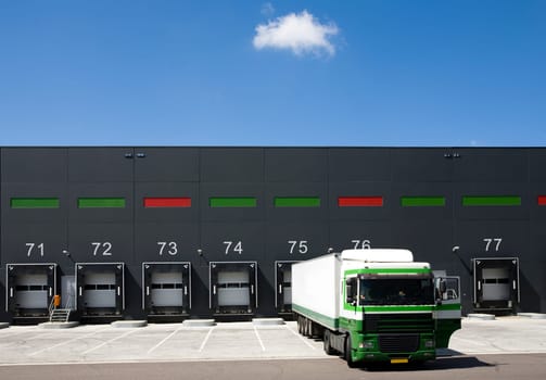 Loading bay for loading and unloading trucks
