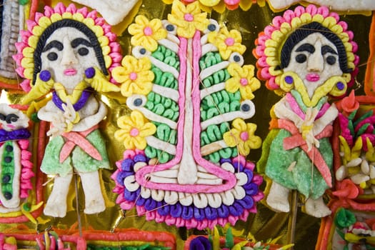 Pregembal offering rice cake for a temple ceremonie