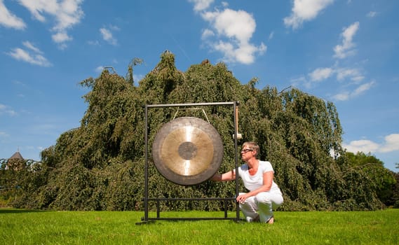 Gong used for sound healing  the gong resonates all the cells of the body simultaneously and is usefull in resolving emotional and physical dissonance