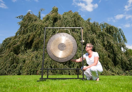 Gong used for sound healing  the gong resonates all the cells of the body simultaneously and is usefull in resolving emotional and physical dissonance
