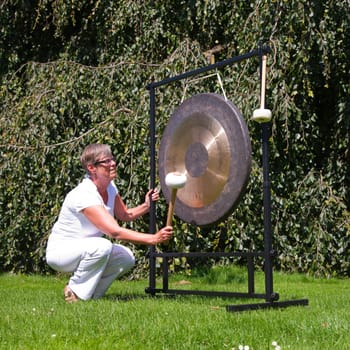 Gong used for sound healing  the gong resonates all the cells of the body simultaneously and is usefull in resolving emotional and physical dissonance