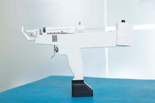 mesotherapy gun electronic with syringe profile side view