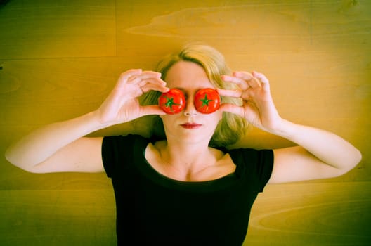 Tomatoes on the eyes