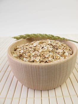 Spelt flakes and ears of spelt