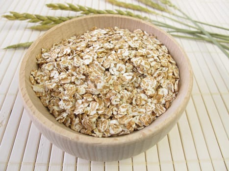 Spelt flakes and ears of spelt