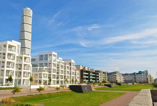 Die neue Hafencity von Malmö mit dem "Turning Torso"" im Hintergrund - the new harbour of Malmö with Turning Torso"
