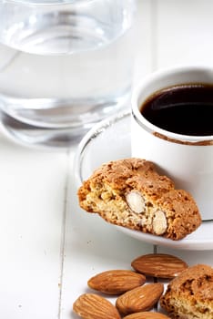 Fine cantuccini pastries and an espresso on a white tray