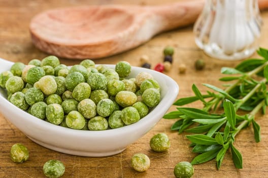 Porcelain bowl with green beans