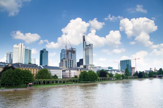 Main embankment with Frankfurt skyline