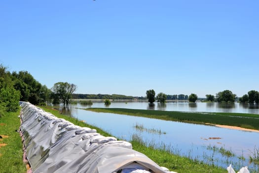 Flood protection during floods