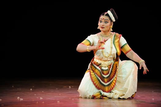 CHENNAI - JAN 11: Indian classical dance Mohiniattam performed by an accomplished dancer Pallavi Krishnanin on  Jan 11, 2012 in Chennai, India
