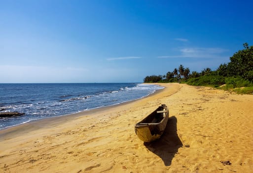 A lonely pirogue on a deserted beach