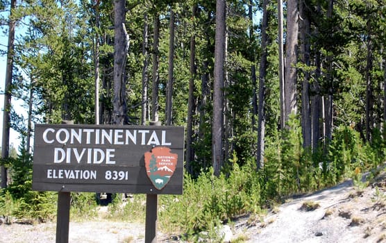 Yellowstone, Continental divide sign showing elevation