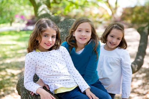 friends sister girls resting on tree trunk nature outdoor
