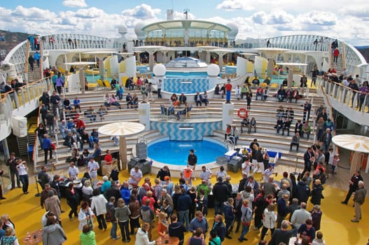 Kreuzfahrtschiff AIDA Bella / Cruise Liner AIDA Bella