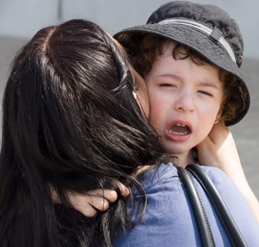 Mom calms weeping children.