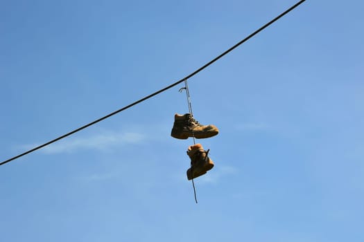 Shoes on an overhead line in Magdeburg