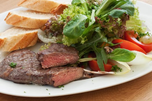 Rump steak with salad