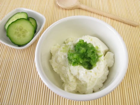 Invigorating face mask with cottage cheese and cucumber