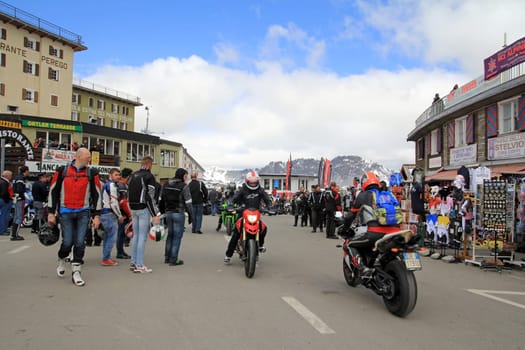 International motorcycle meeting in July on the Stelvio Pass