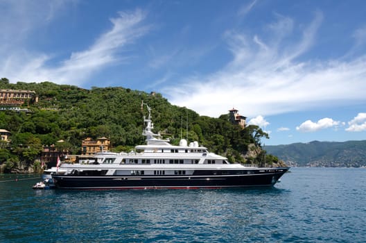 Yachts and houses in Portofino to Genoa