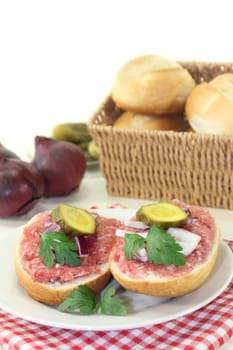 a Mettbrötchen with onion and cucumber
