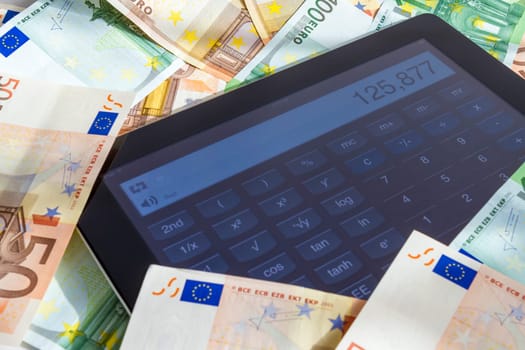 Calculating money on tablet computer