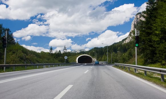 the national road going directly to the tunnel