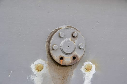 Flange on a pressure vessel