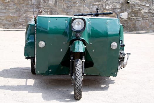Green moped brand DIY