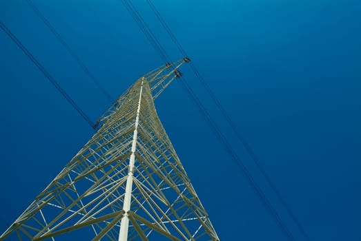 Mast of a high-current line overland