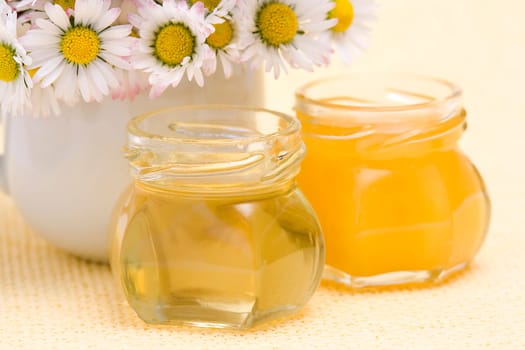 honey and daisies