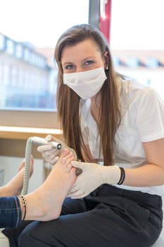 pedicure grinding toe nails of customer