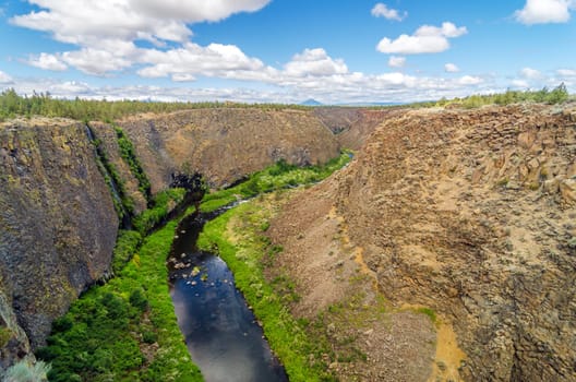 View of a canyon with the Crooked River flowing below