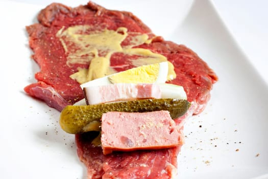 Olive - Spanish bird - this dish is steamed fillet of roast beef, filled with bacon, pickled cucumber, sausage and egg. Serve with dumplings or rice..Despite the name of the recipe does not have anything to do with Spain or the bird..Name of the dish comes from the court of Emperor Rudolf II. His mother was Marie of Austria and therefore the imperial court also cooked Spanish chefs. They also prepared veal rolls with stuffing, which were considered Spanish specialties.