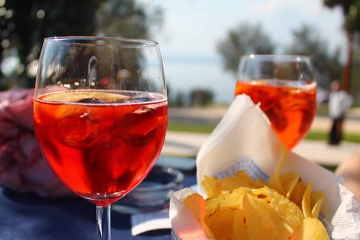 Aperol, wine, chips, for a perfect pre-dinner