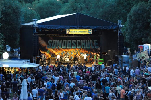 Hannovers kleines Woodstock",the ferryman's festival,for the 30th time"