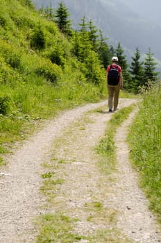 Woman hiking on a hiking trail in the Tyrolean Alps