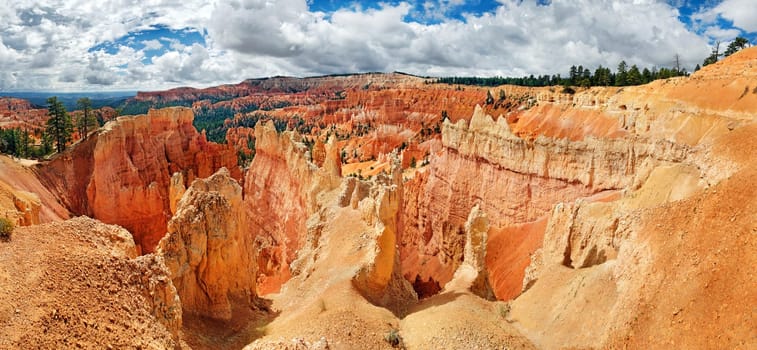 View from Sunrise Point into the Queens Garden of Bryce Canyon,Utah,USA